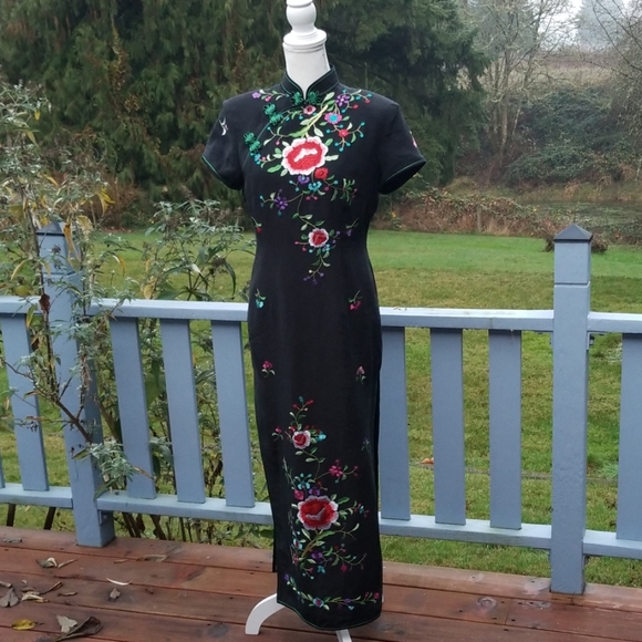 Dresses & Skirts - Embroidered Oriental black silk dress size XL